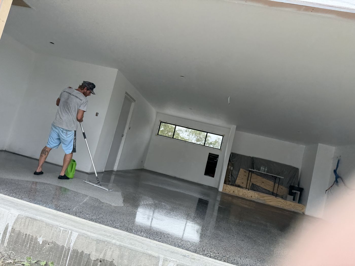 Full exposure polished concrete floor