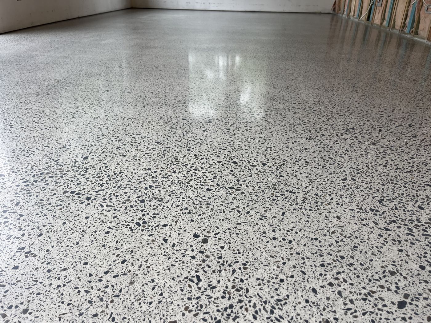 Full exposure polished concrete floor